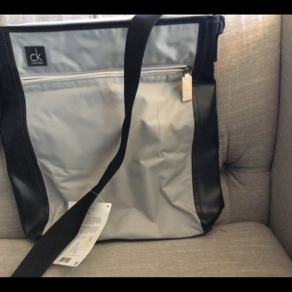 Calvin Klein purse - Picture 1 of 4